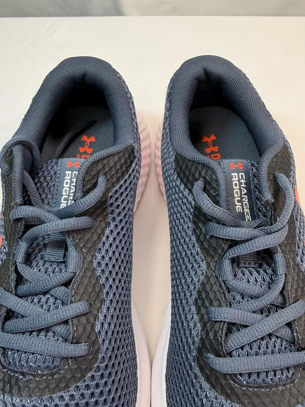 Under Armour Charged Rogue Men’s Size 8 Grey Mesh Running Shoes w/ Coral Accent